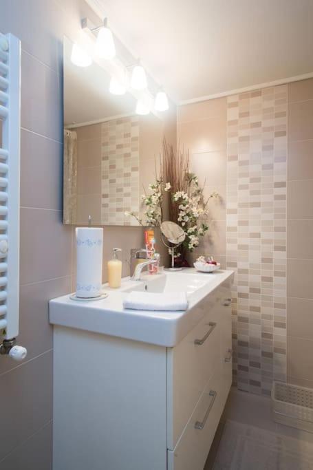 Top-Rated 1-Bedroom Apartment In The Heart Of Athen Eksteriør bilde